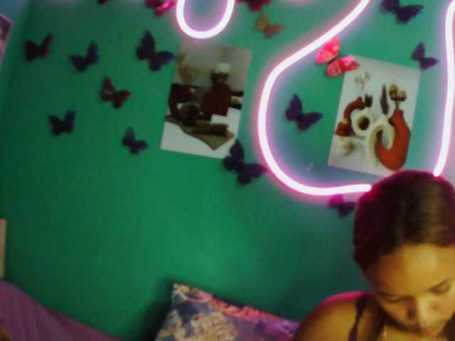 Vaninah live cam on BongaCams