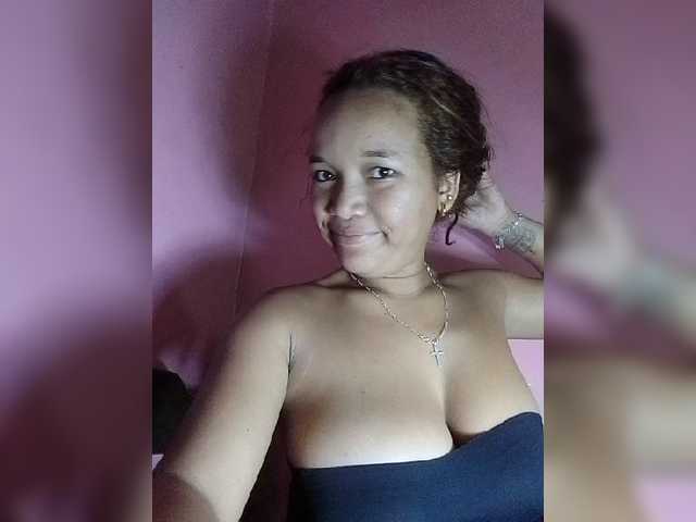 Vaninah live cam on BongaCams