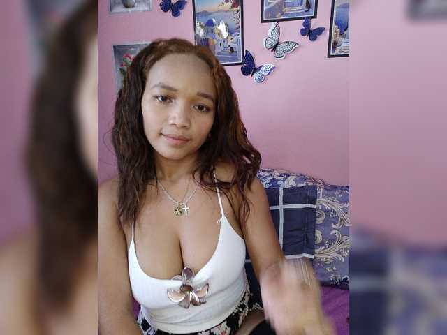 Vaninah live cam on BongaCams