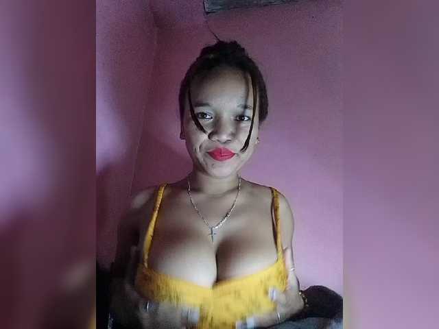 Vaninah live cam on BongaCams