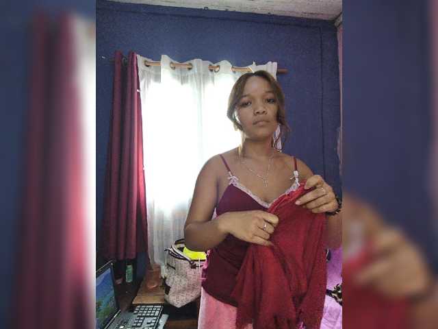 Vaninah live cam on BongaCams