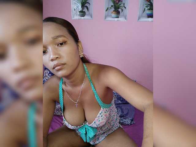 Vaninah live cam on BongaCams