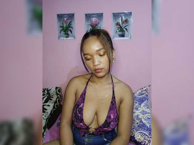 Vaninah live cam on BongaCams