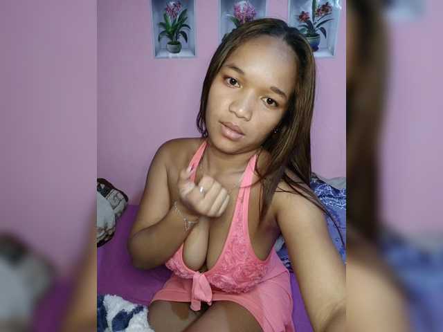 Vaninah live cam on BongaCams
