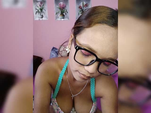 Vaninah live cam on BongaCams
