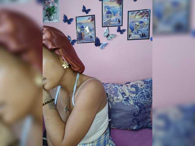 Vaninah live cam on BongaCams