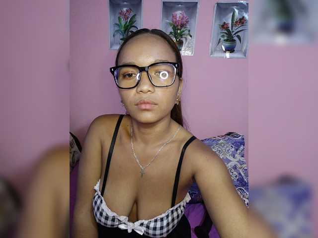 Vaninah live cam on BongaCams