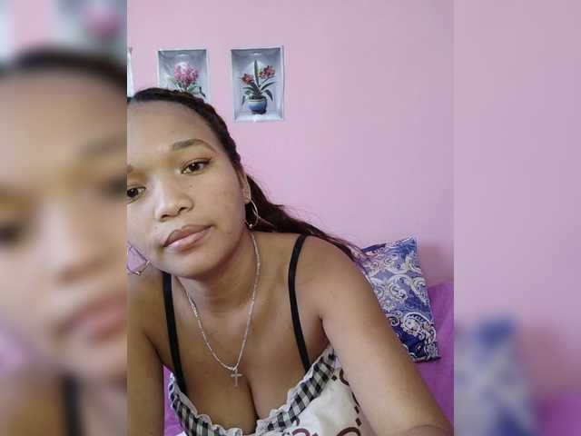 Vaninah live cam on BongaCams