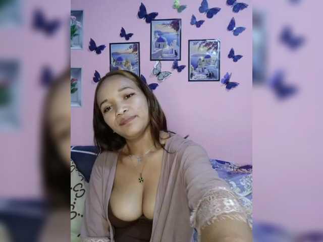 Vaninah live cam on BongaCams