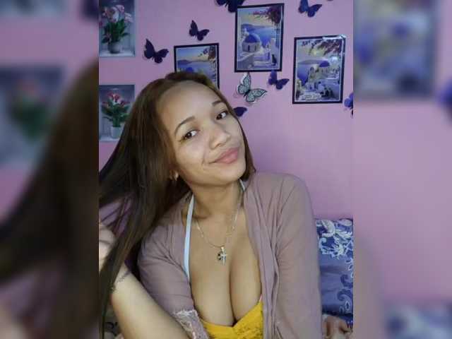 Vaninah live cam on BongaCams