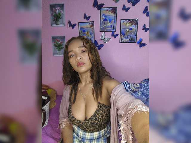 Vaninah live cam on BongaCams
