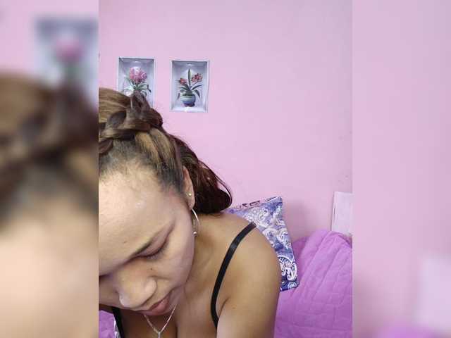 Vaninah live cam on BongaCams