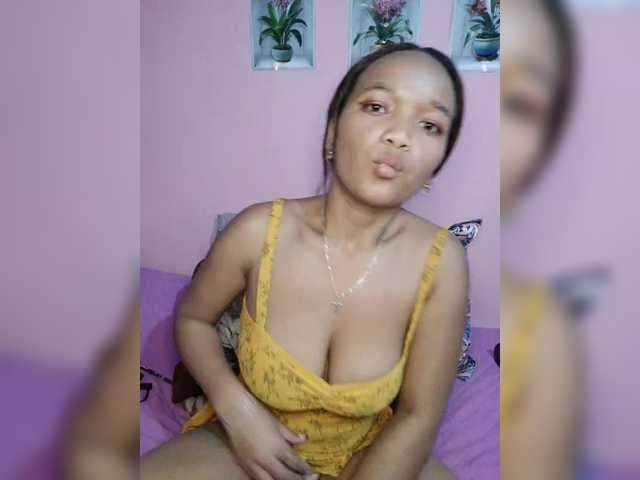 Vaninah live cam on BongaCams