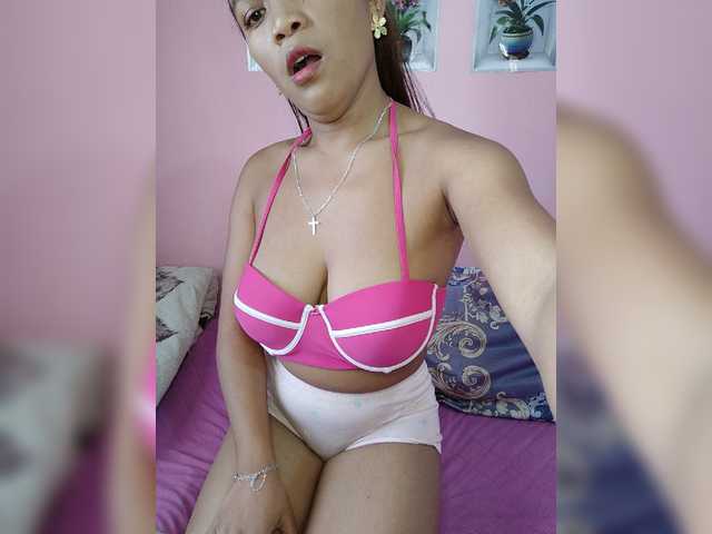 Vaninah live cam on BongaCams