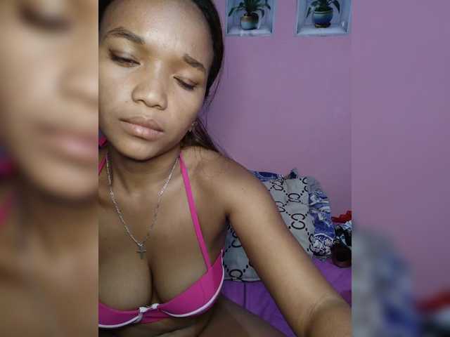 Vaninah live cam on BongaCams