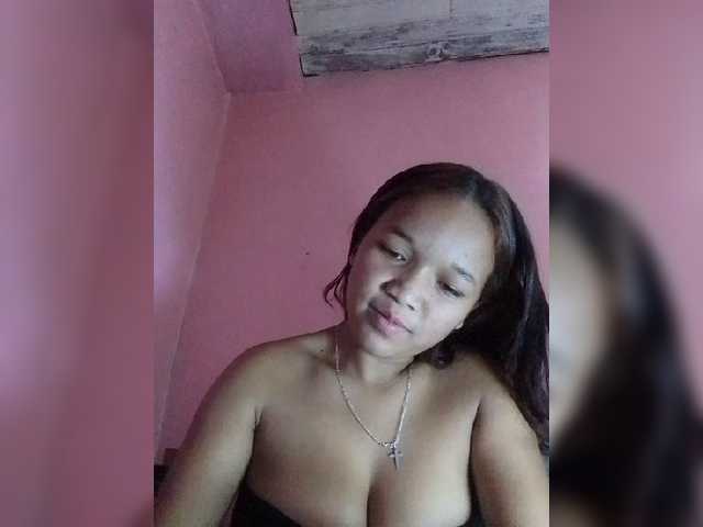 Vaninah live cam on BongaCams