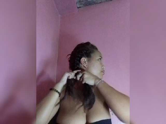 Vaninah live cam on BongaCams