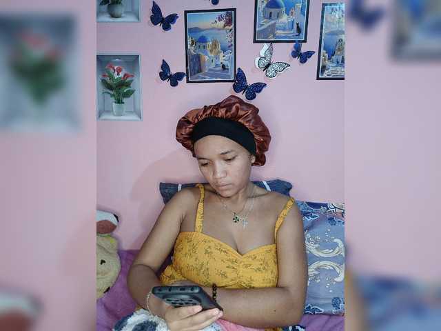 Vaninah live cam on BongaCams