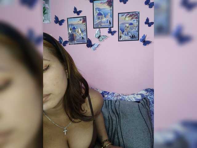 Vaninah live cam on BongaCams