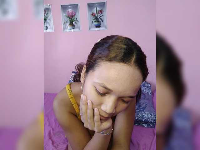 Vaninah live cam on BongaCams