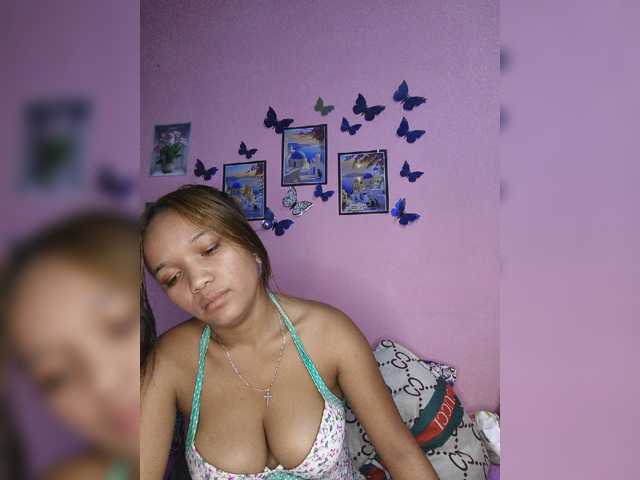 Vaninah live cam on BongaCams