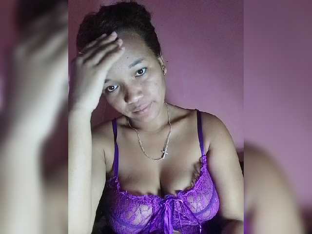 Vaninah live cam on BongaCams