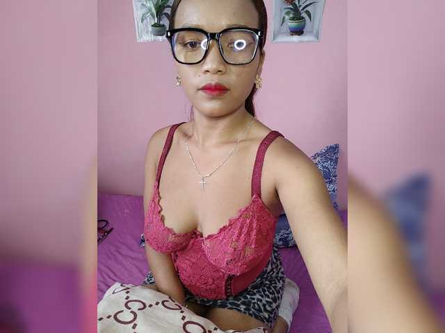 Vaninah live cam on BongaCams