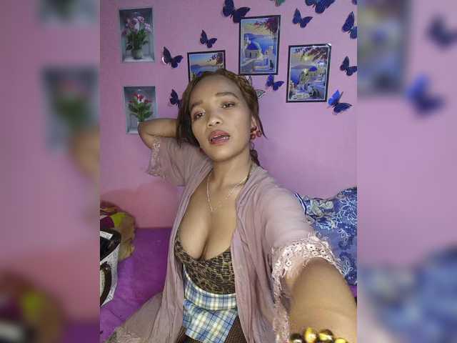 Vaninah live cam on BongaCams