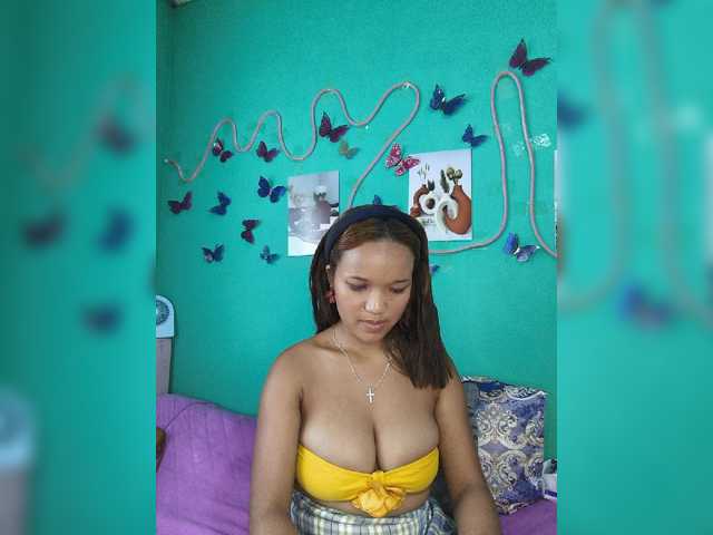 Vaninah live cam on BongaCams