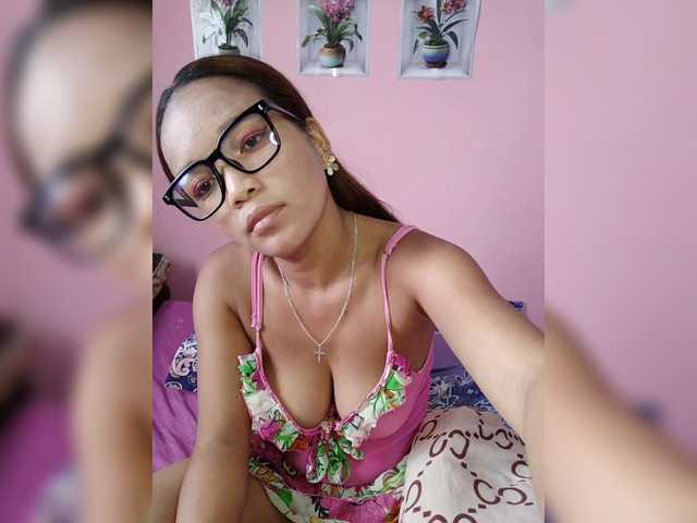 Vaninah live cam on BongaCams