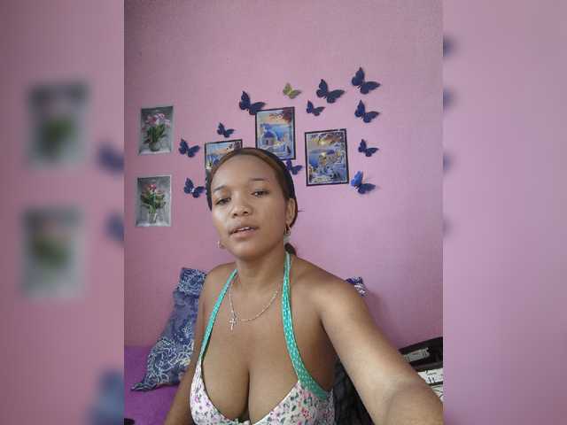 Vaninah live cam on BongaCams