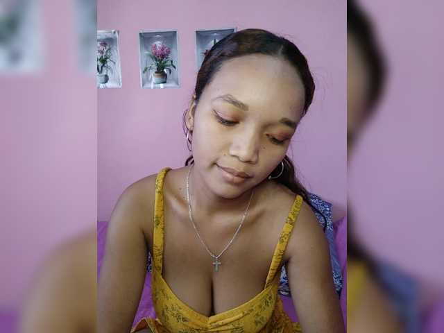 Vaninah live cam on BongaCams