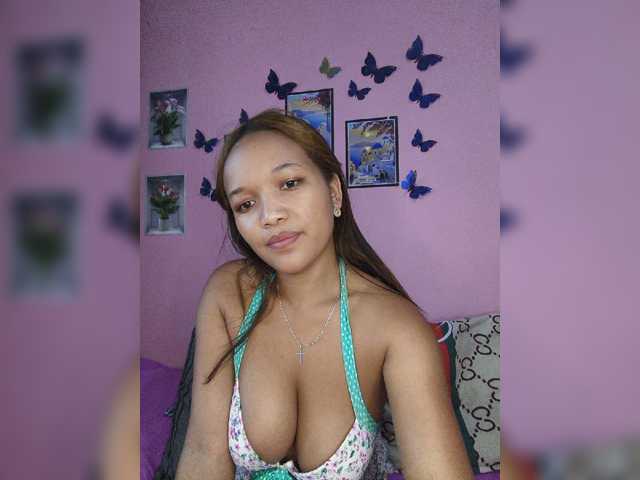 Vaninah live cam on BongaCams
