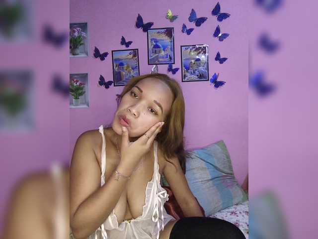 Vaninah live cam on BongaCams