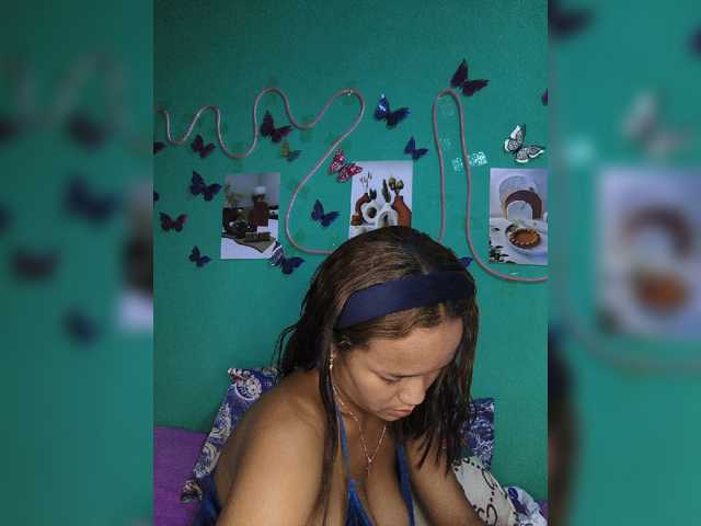 Valentina22 live cam on BongaCams