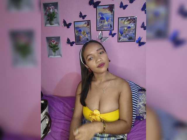 Vaninah live cam on BongaCams