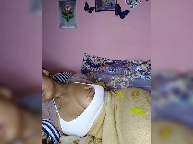 Vaninah live cam on BongaCams