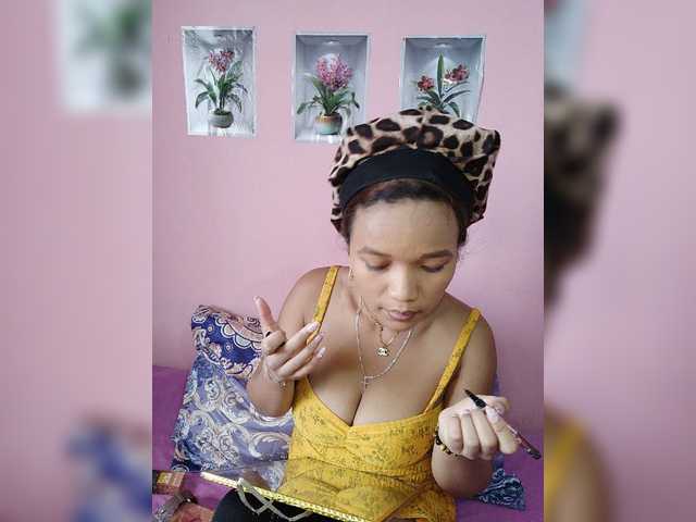 Vaninah live cam on BongaCams