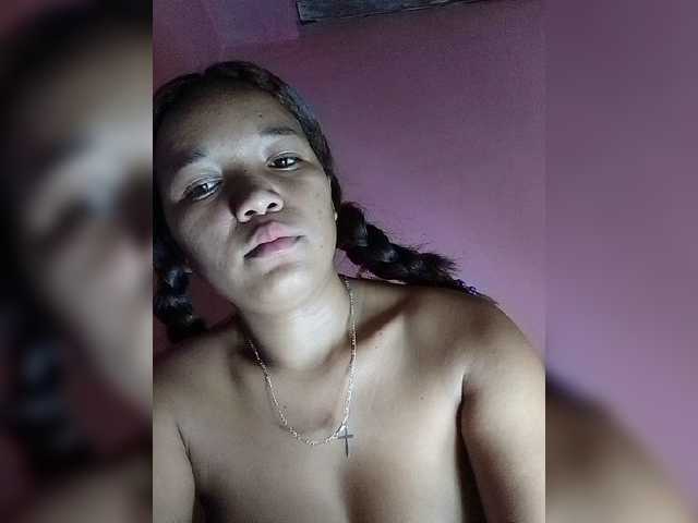 Vaninah live cam on BongaCams