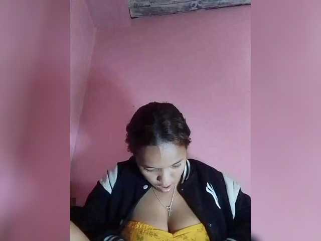 Vaninah live cam on BongaCams