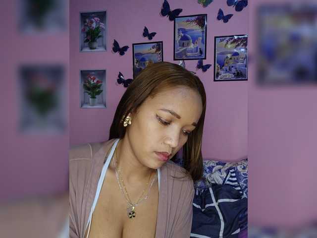 Vaninah live cam on BongaCams