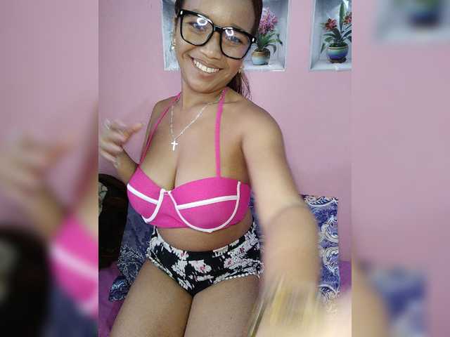 Vaninah live cam on BongaCams