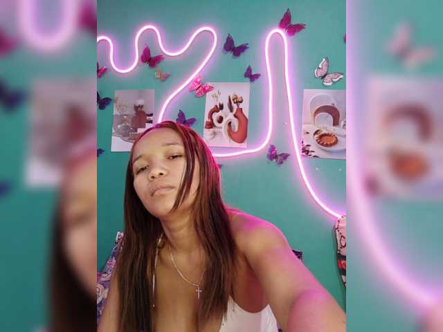 Vaninah live cam on BongaCams