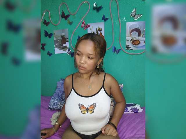 Vaninah live cam on BongaCams
