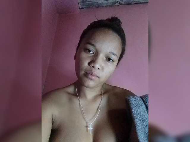 Vaninah live cam on BongaCams