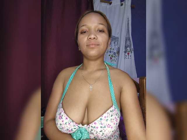 Vaninah live cam on BongaCams