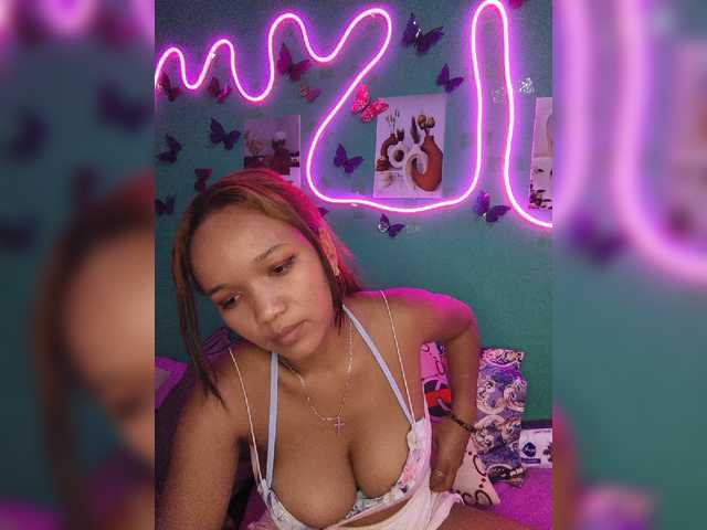 Vaninah live cam on BongaCams