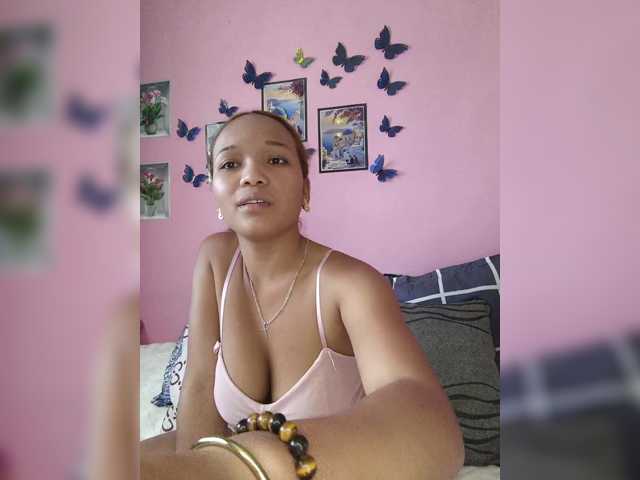 Vaninah live cam on BongaCams