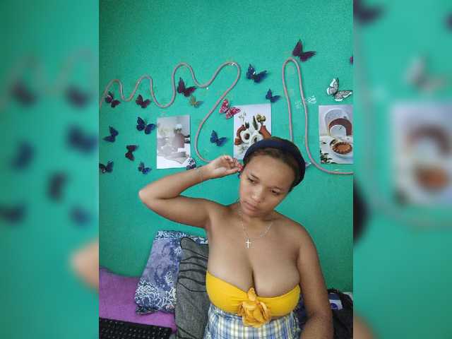 Vaninah live cam on BongaCams
