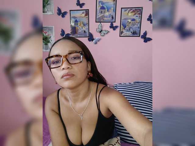 Vaninah live cam on BongaCams
